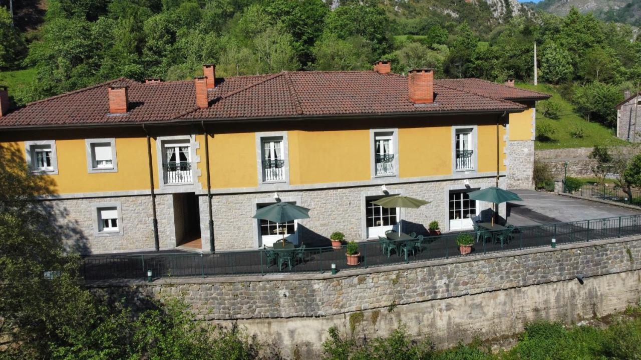 Hotel y Apartamentos La Lonja Onís Exterior foto